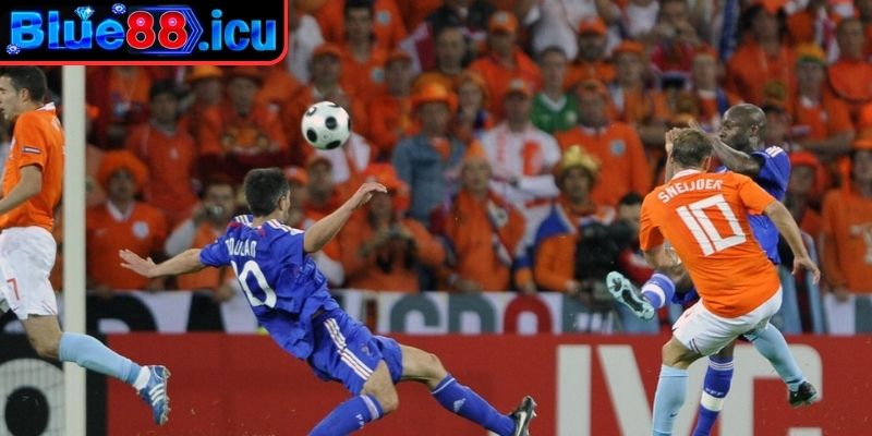 Cá Độ Bóng Đá Có Tính Phút Bù Giờ - Góc Nhìn Từ Blue88 3 Theo dõi diễn biến cá độ bóng đá có tính phút bù giờ